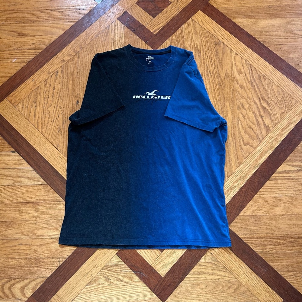 Hollister Men's Blue Gradient T-Shirt